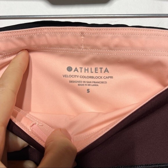 Athleta Velocity Stash Pocket Colorblock Capri in Antique Burgundy/Black S - Picture 8 of 15